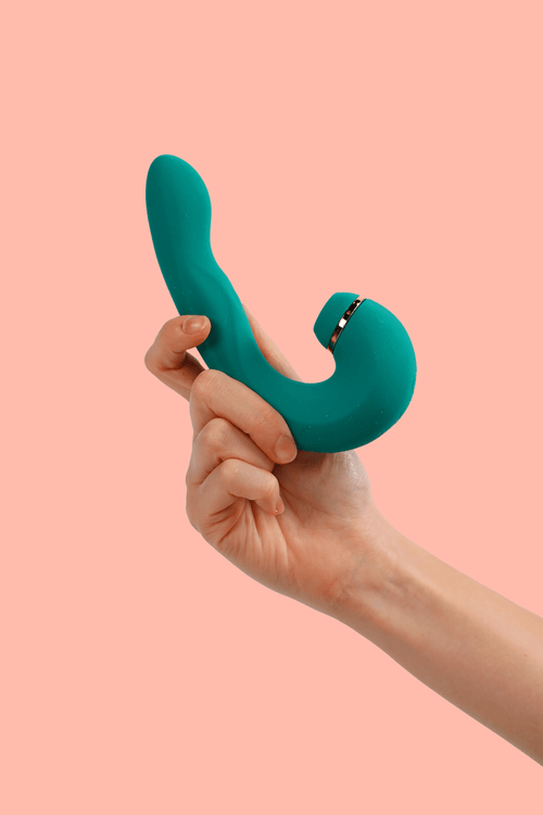 Feature callouts of the Luna Pulse+, showing dual stimulation zones and magnetic USB charging.